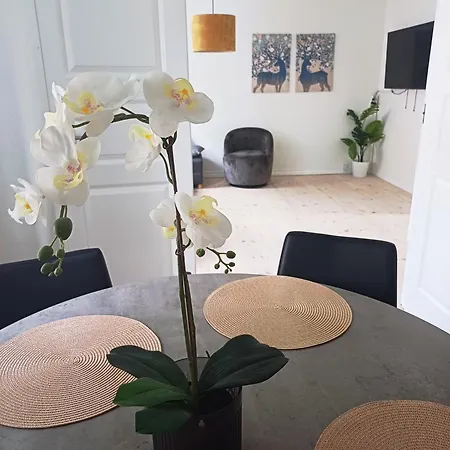 Charming 2 Bedroom Free Parking