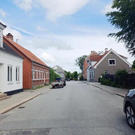 Charming 2 Bedroom Free Parking