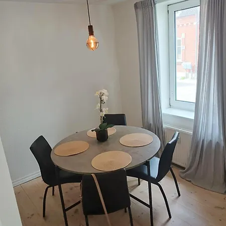 Charming 2 Bedroom Free Parking 아파트 히링